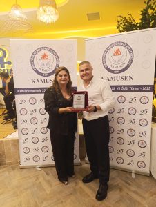 KAMUSEN, 25 yıl ve üzeri görev yapan çalışanlara plaket takdim etti