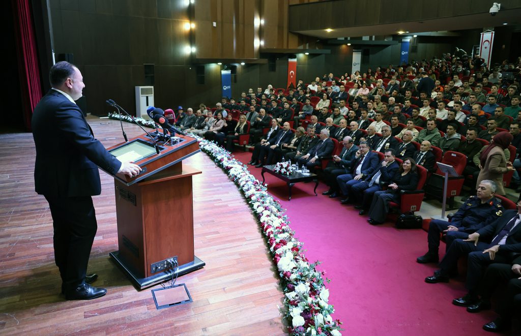 Öztürkler: “Türk askeri Kıbrıs’ta sonsuza dek kalacak. Ay yıldızlı bayraklarımız Beşparmak Dağları’nda dalgalanacak”