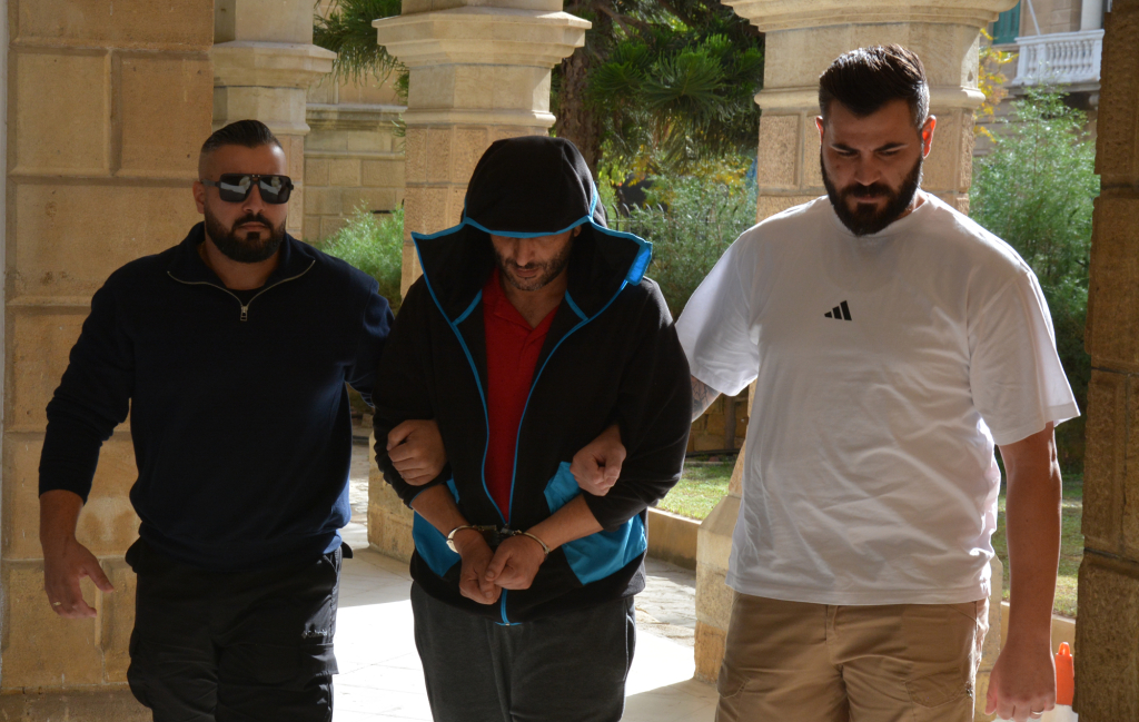 Dedektör köpek koko 55 gr uyuşturucu ile 19 hap buldu