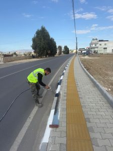 Mesarya Belediyesi, yaya ve araç güvenliği için çalışmalarını sürdürüyor
