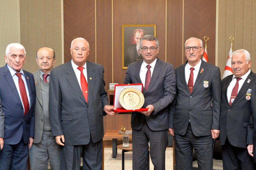 Erhürman, KTBK Gaziler Derneği’ni kabul etti