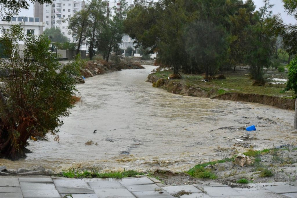Sağanak devam ediyor, ekiplerin sahadaki çalışmaları sürüyor… Derelerin seviyelerinde ciddi düşüş var