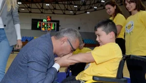 Erhürman, Vakıflar ile Pamukkale Belediyesi maçını izledi: 2026 spor açısından da bir atılım yılı olmalı