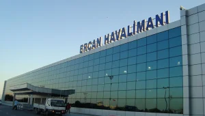 Ercan Havalimanı’nda yasa dışı ilaç operasyonu: Zanlı 306 hap ile yakalandı