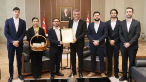 Erhürman, Genç Profesyoneller Birliği’ni kabul etti: Gençler, çalışmalarını aktardı