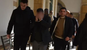 Çalışma izni çıkartmak bahanesiyle buluştuğu 17 yaşındaki kızı taciz etmekle itham edilen zanlı tutuklandı