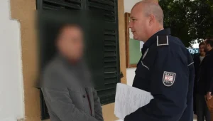 Eski eşini defalarca aradı ve mesaj attı