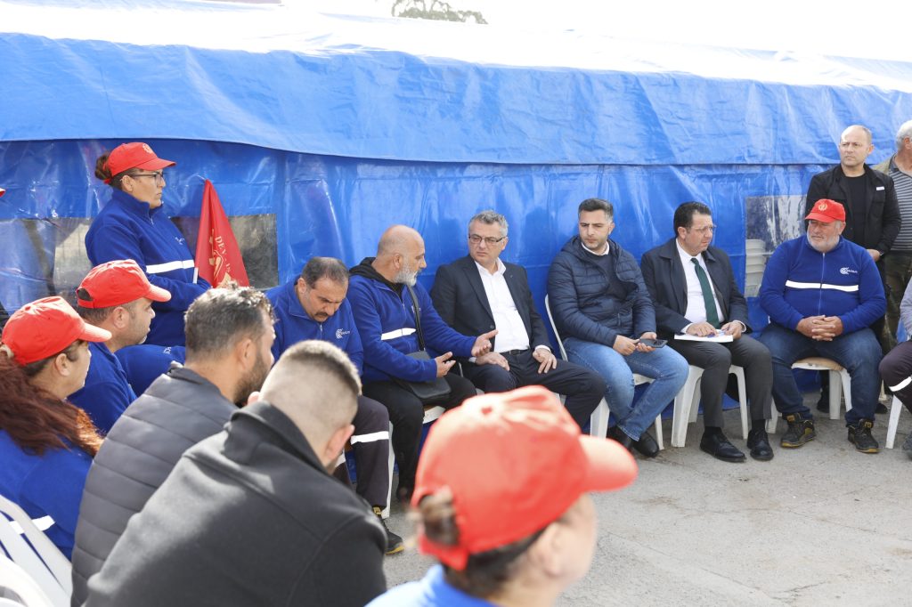 Erhürman, grevdeki Ektam Kıbrıs Ltd. çalışanlarını ziyaret etti