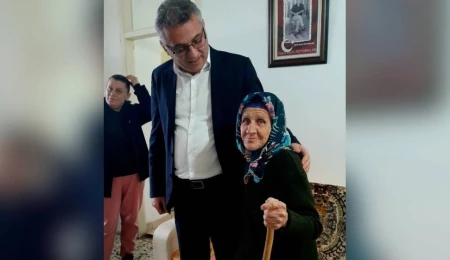 Erhürman’dan şehit eşi Şerife Teyze’ye ziyaret: Misafirperverliği için teşekkür ederiz