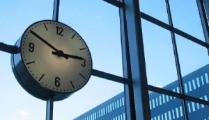 Yaz saati uygulaması başladı: Saatler 1 saat ileri alındı