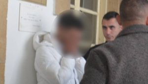 Unutulan telefonu alıp, sattı