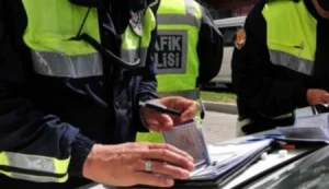 Ülke genelinde trafik denetimleri: 308 sürücü rapor edildi, 43 araç trafikten men edildi