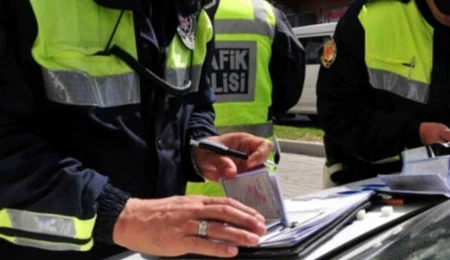 Ülke genelinde trafik denetimleri: 308 sürücü rapor edildi, 43 araç trafikten men edildi