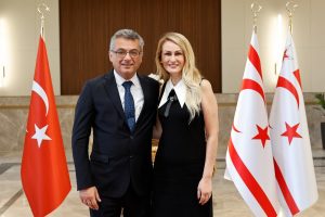 Cumhurbaşkanı Tufan Erhürman ve eşi Nilden Bektaş Erhürman, Cumhurbaşkanlığı’nda bayram tebriği kabul etti