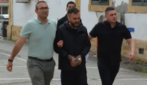 Aracında 18 gram uyuşturucu bulundurmakla itham edilen zanlı bir ay cezaevine gönderildi