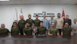 Hasipoğlu, Vakıflar Tekerlekli Sandalye Basketbol Takımı’nı kabul etti: Azim ve dayanışma vurgusu yapıldı