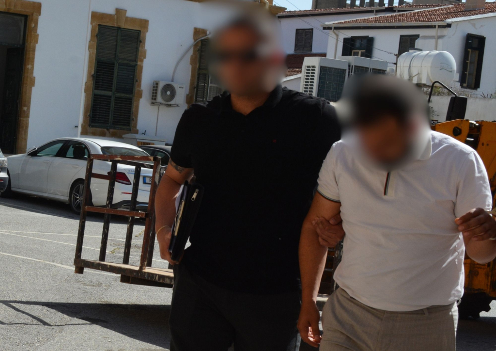 Çalıştığı mağazadan 2 bin dolar çaldığı iddia edilen zanlıya 2 gün tutukluluk