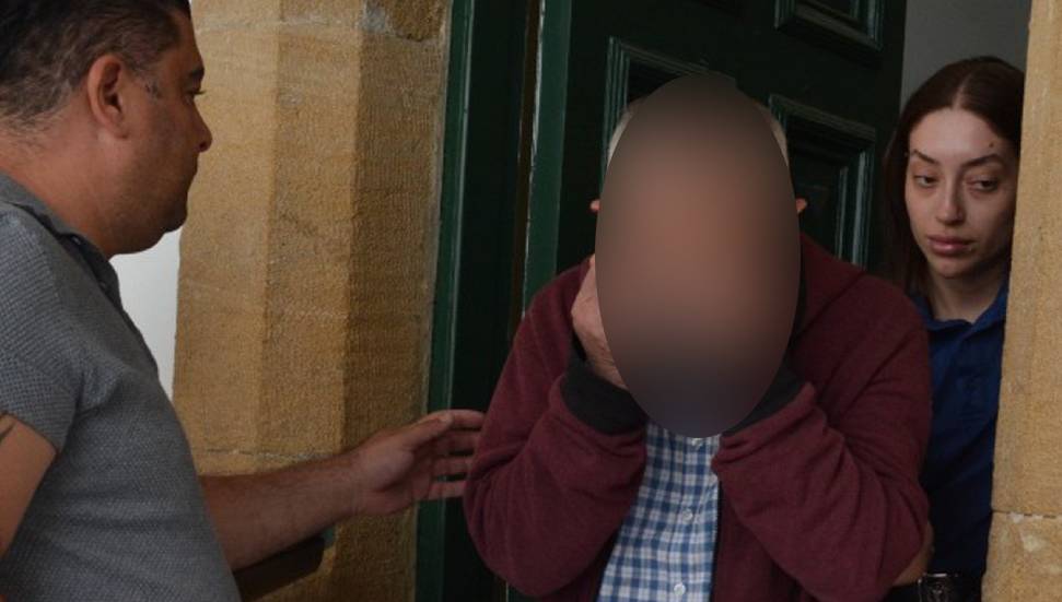Tacizle suçlanan öğretmenin avukatı: “Şefkat ve sevgiyle öğrencilerine sarıldı”