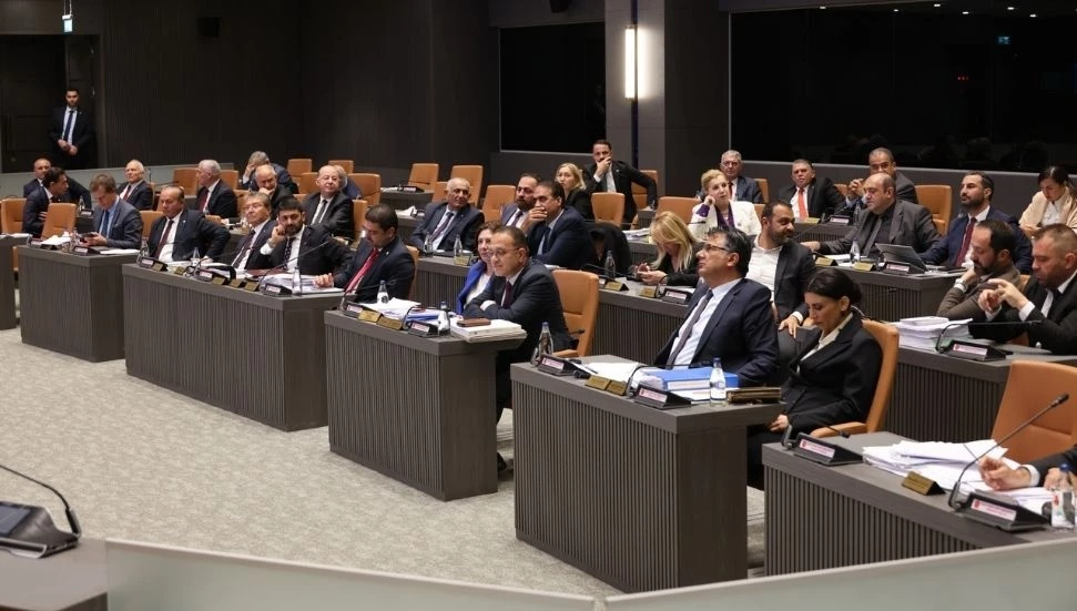 Meclis’te 25 ve 26 Mayıs toplantıları birleştirdi