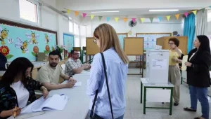 Güney Kıbrıs halkı sandık başında