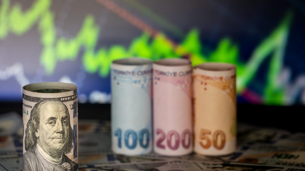 Döviz kurları…..Dolar 46,57, euro 53,65, sterlin 62 TL’den işlem görüyor
