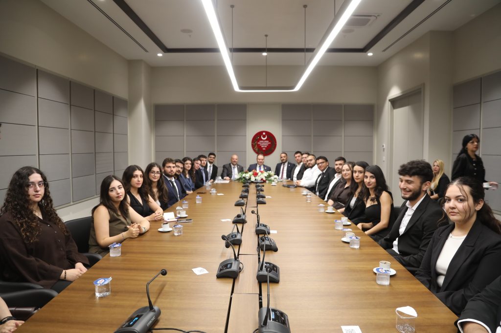 Cumhuriyet Meclisi’nde gençlerle toplantı yapıldı