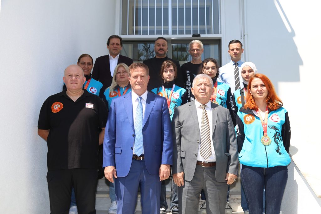 Arıklı: “Uluslararası başarı kazanan sporcularımız ülkemizin pırlantalarıdır”