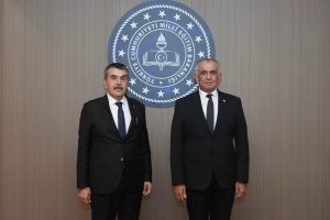 Bakan Çavuşoğlu mevkidaşı Tekin ile bir araya geldi