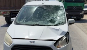 Çatalköy’de bir araç yayaya çarptı: Olay yerine ambulans sevk edilirken, polis soruşturma başlattı