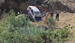 Esentepe’de bir araç kontrolden çıkarak takla attı