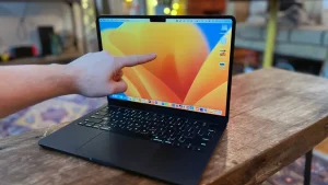 Dokunmatik Ekranlı MacBook için Onay Geldi