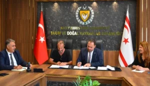 Bakan Çavuş, balıkçı barınaklarının işletilmesine ilişkin protokole imza attı