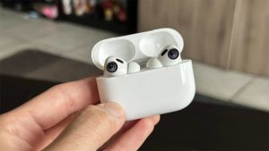 iOS 27 Beta Kodlarında Kameralı AirPods İzleri Bulundu