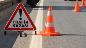 Alkol tesiri altındaki sürücü bir mağazanın vitrinine çarptı: Sürücü müşahede altında